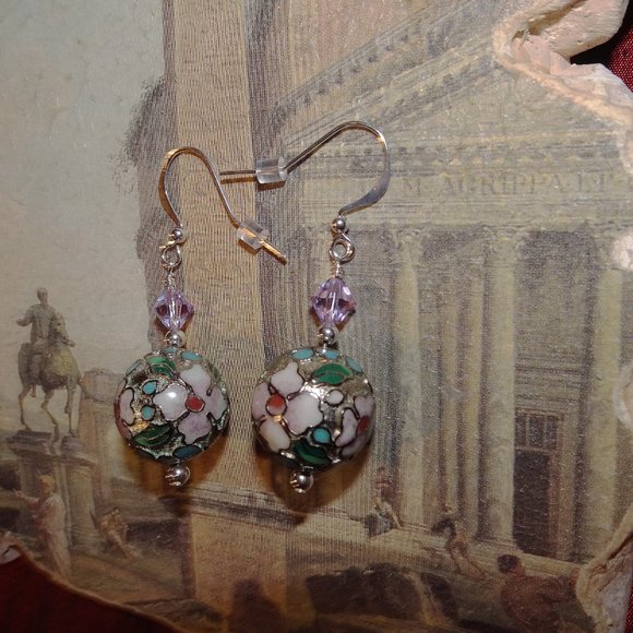 Handmade artisanal earrings in the Cloisonne style distinguished by lilac hues - Picture 4 of 8